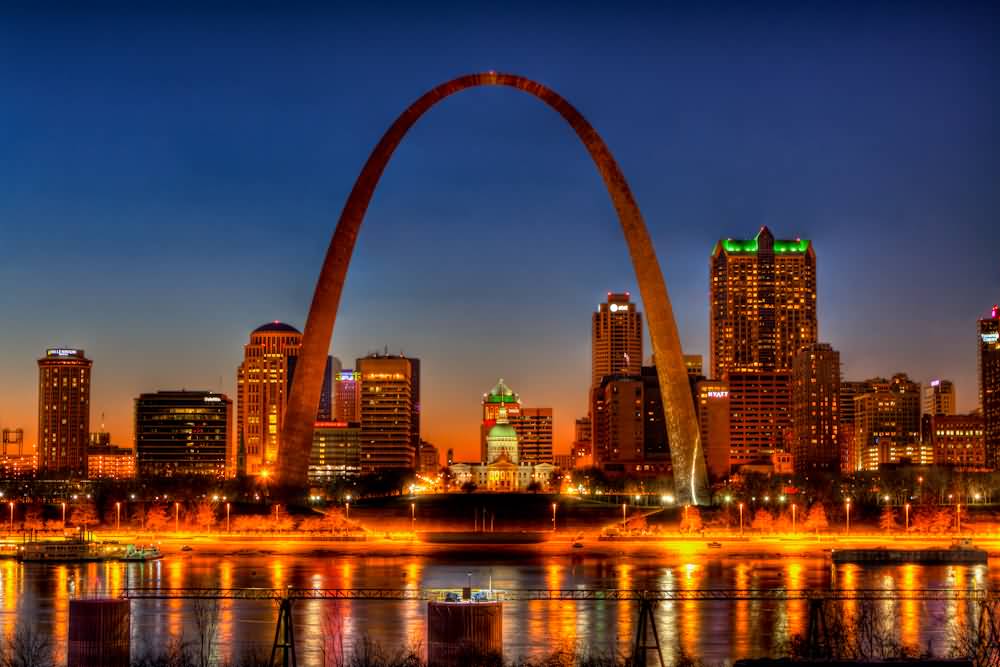 The Gateway Arch Looks Amazing With Night Lights