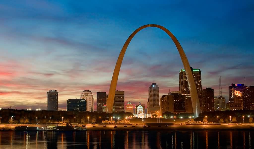 The Gateway Arch Night View Image
