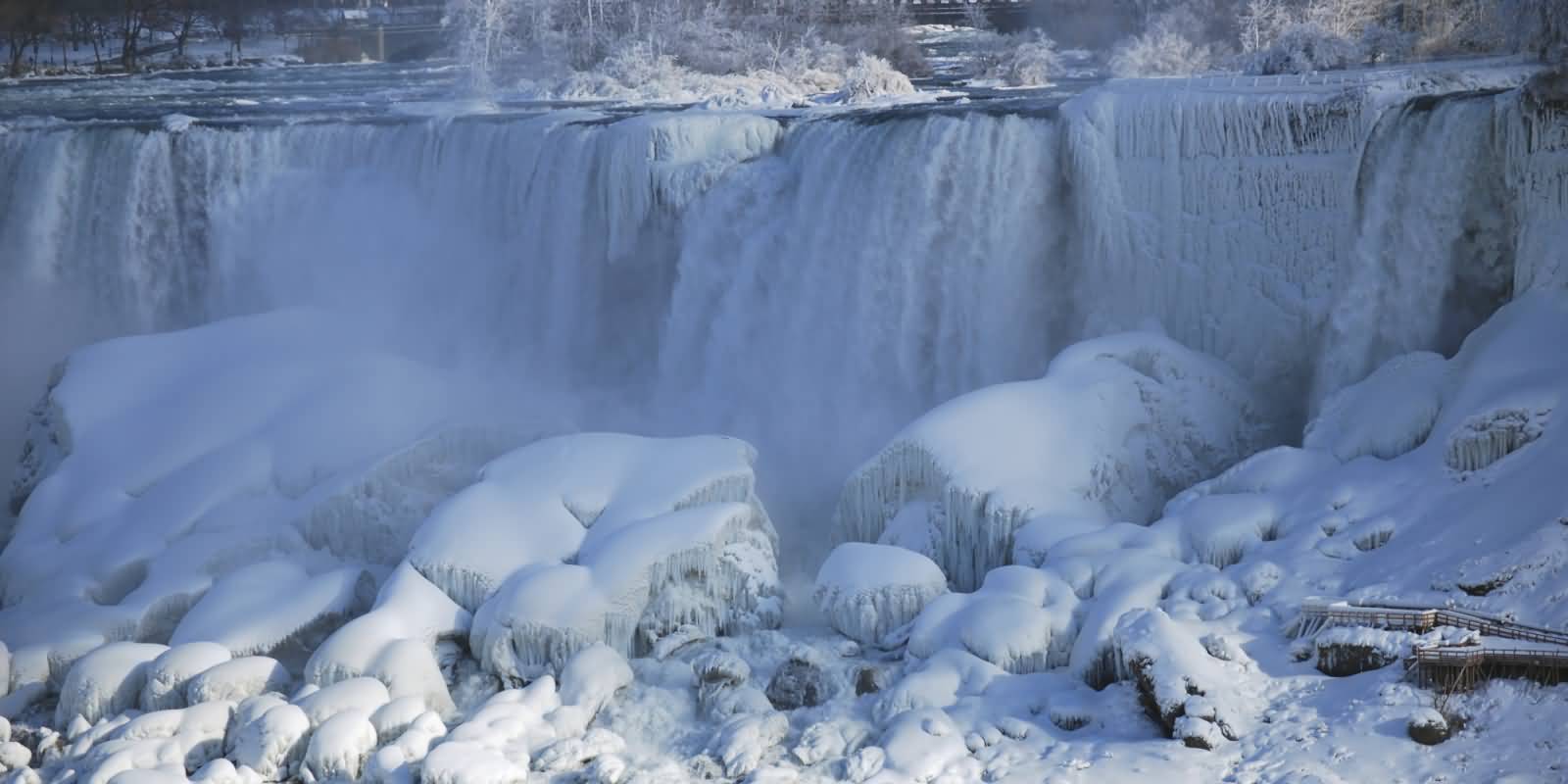 The Niagara Falls Frozen