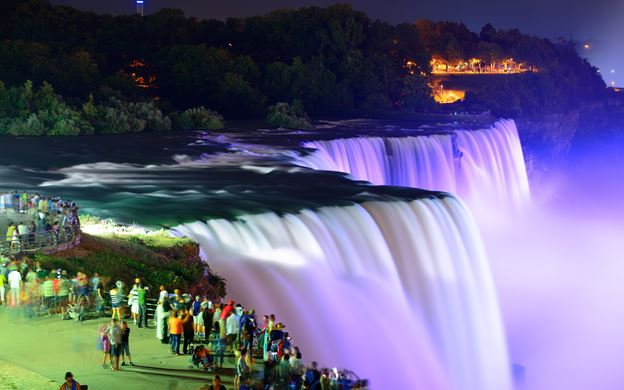 Niagara falls Visitors-Enjoying-The-Night-View-Of-Niagara-Falls