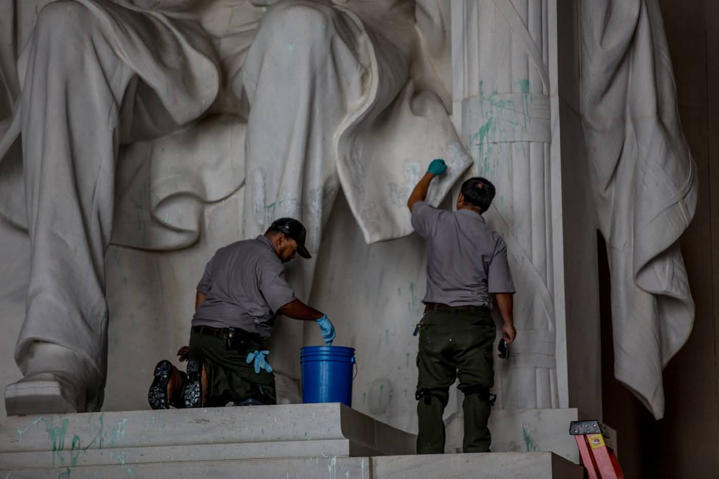 Workers Cleaning The Green Paint From The Abraham Lincoln Statue Inside The Lincoln Memorial