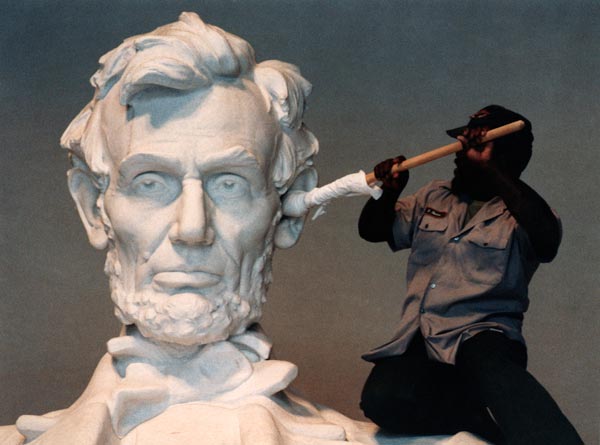 Worker Cleaning Ears Of Abraham Lincoln Statue Inside The Lincoln Memorial