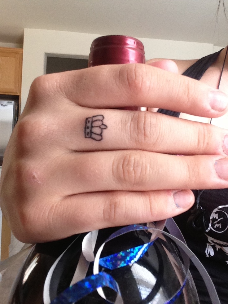 Small Outline Crown Tattoo On Middle Finger
