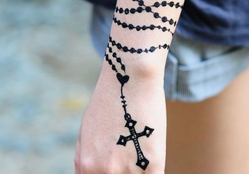 Attractive Black Heart Rosary Tattoo On Wrist For Girls