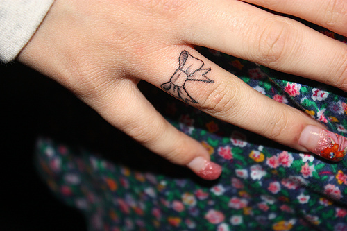 Attractive Girly Finger Bow Tattoo