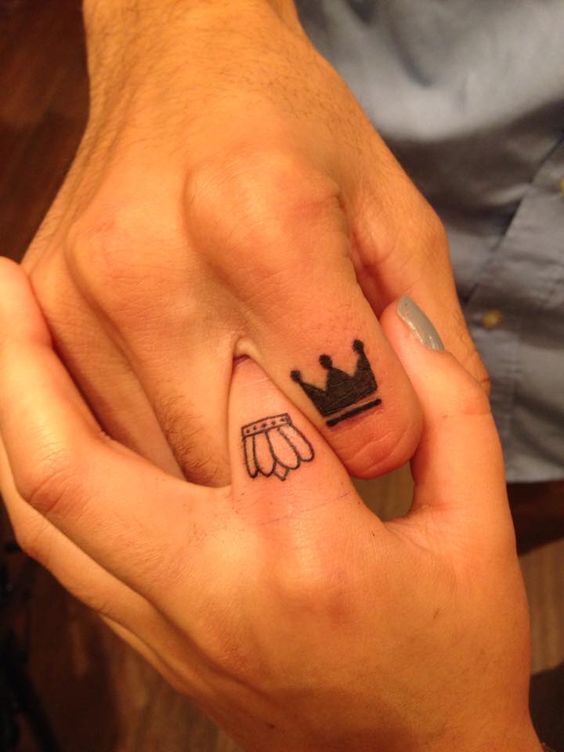 Black And Outline Crown Tattoo On Fingers