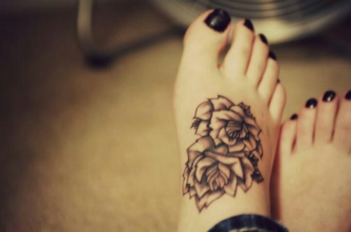 Black And White Traditional Roses Tattoo On Girl Foot