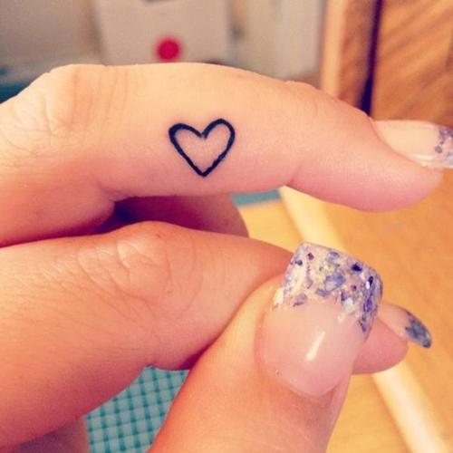 Black Outline Heart Tattoo On Side Finger