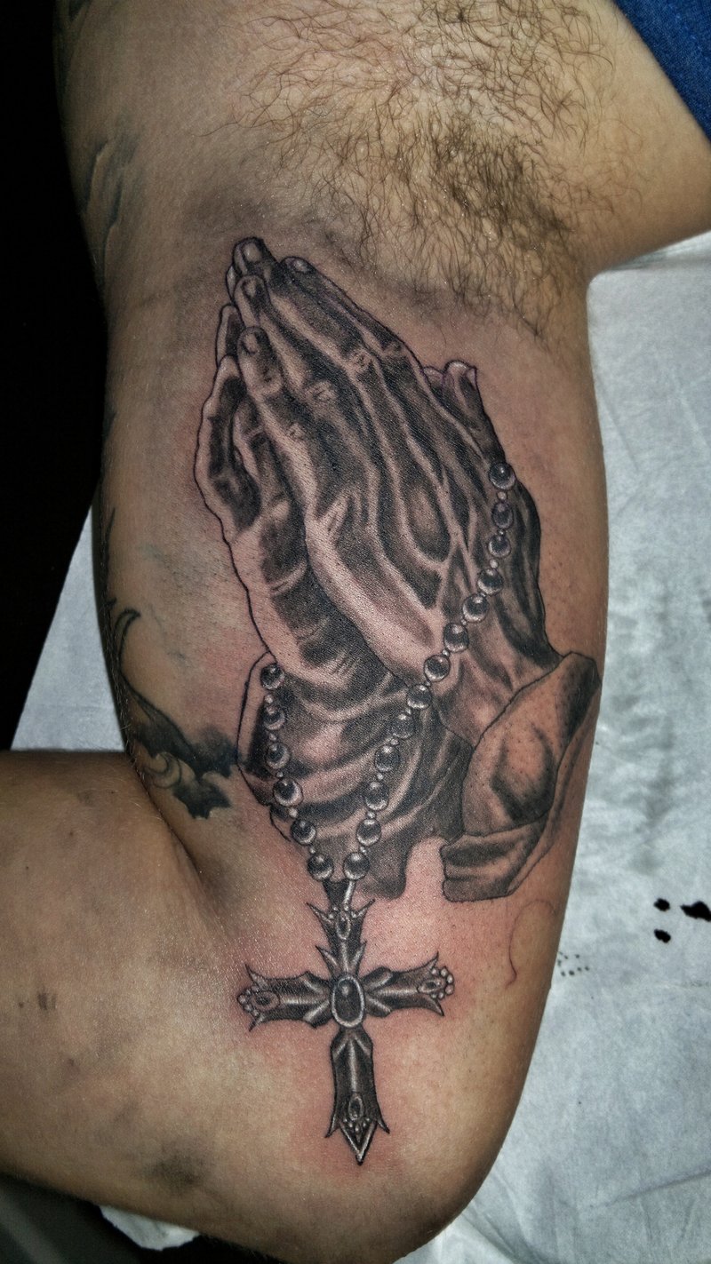 Black Praying Hands Rosary Tattoo On Biceps