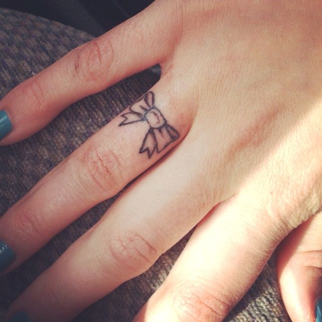 Bow Design Tattoo On Finger For Girls