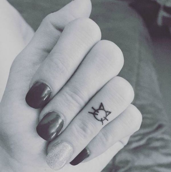 50+ Beautiful Girly Finger Tattoos