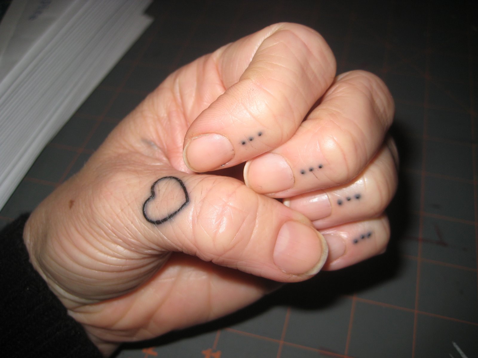 Cool Outline Heart Finger Tattoo