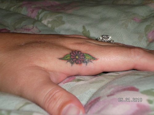 Daisy Flower Tattoo On Girl Side Finger