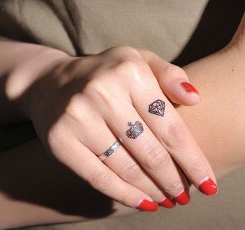 Diamond And Crown Tattoos On Right Hand Fingers