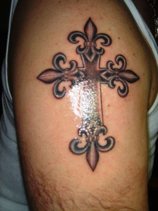 Fleur De Lis Cross Tattoo On Right Shoulder For Men
