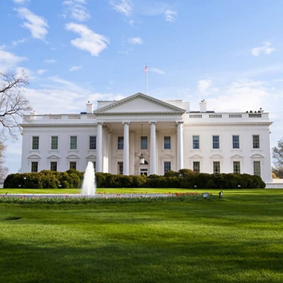 Front View Of The White House And Fountain Picture