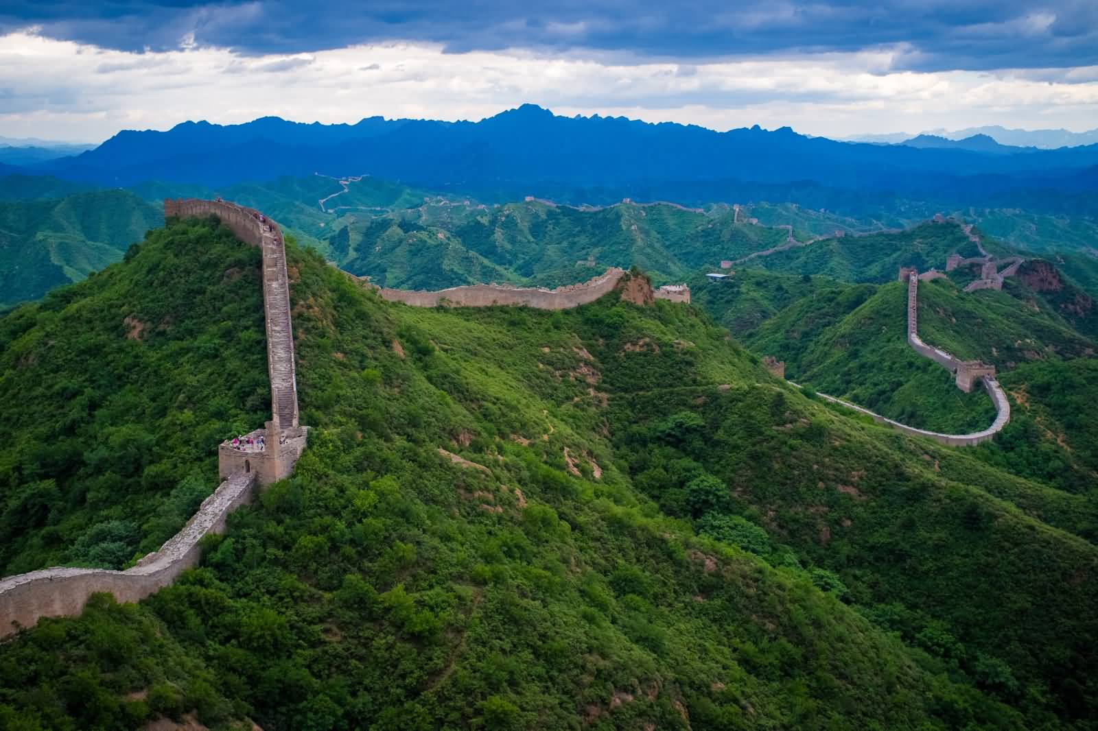 Great Wall Of China With Green Mountains Wallpaper