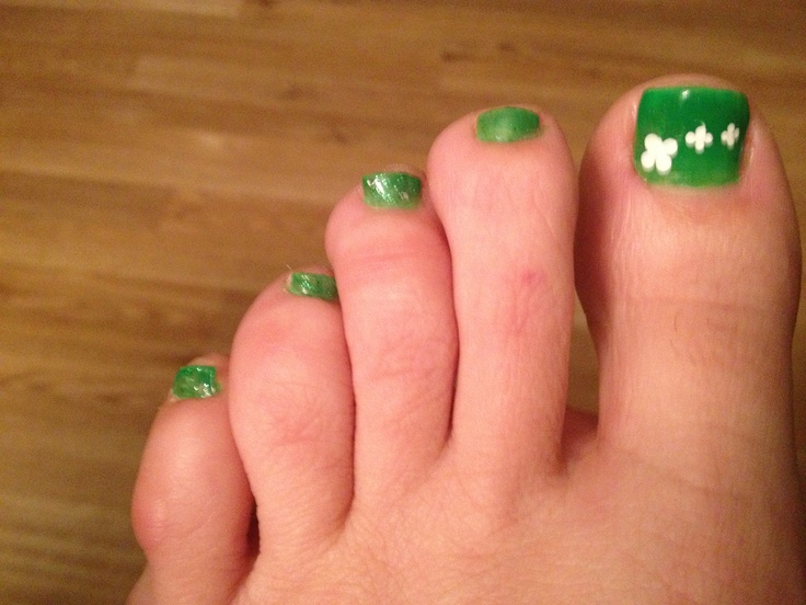 Green Nails With White Shamrock Leaf Saint Patrick's Day Toe Nail Art