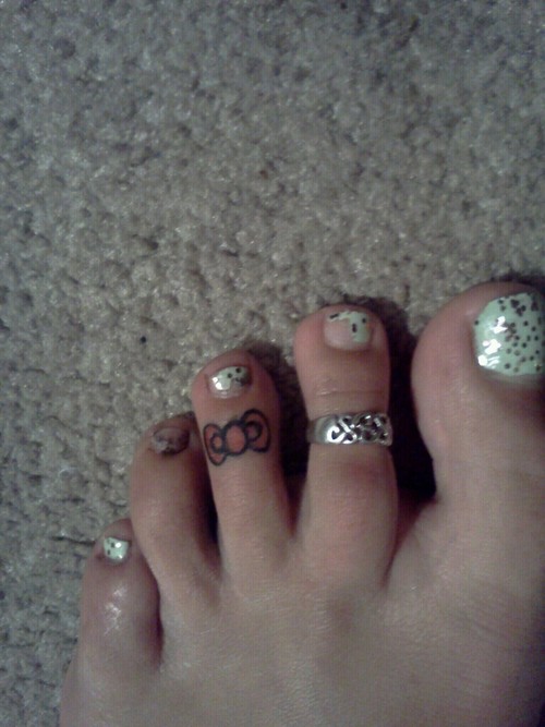 Little Bow Tattoo On Toe For Girls