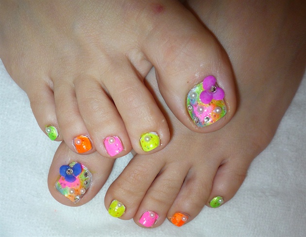 Neon Spring Toe Nail Art