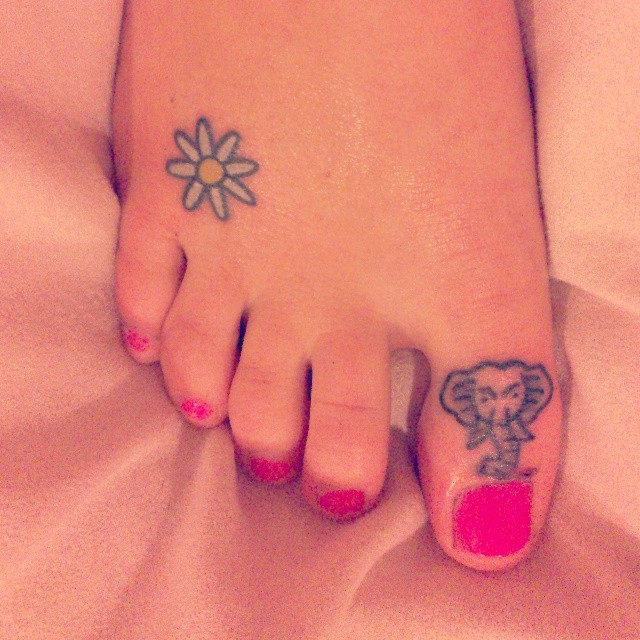 Nice Daisy Foot Tattoo