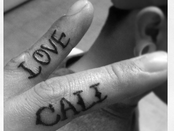 Nice Love Cali Word Tattoo On Fingers
