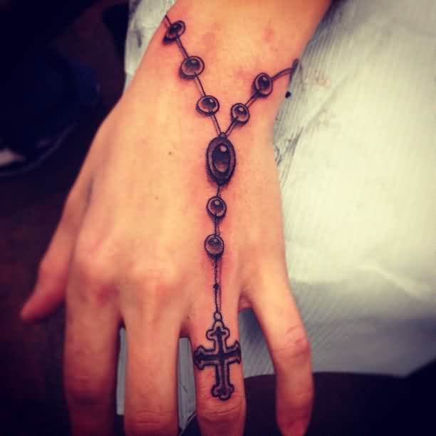 Nice Realistic Rosary Tattoo On Hand Finger