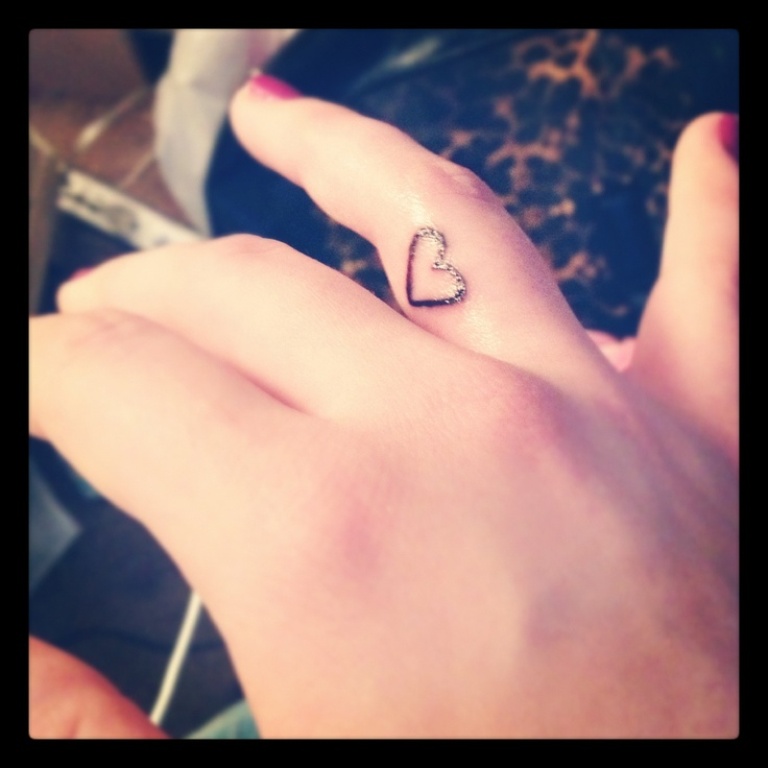 Outline Heart Tattoo On Girl Side Finger