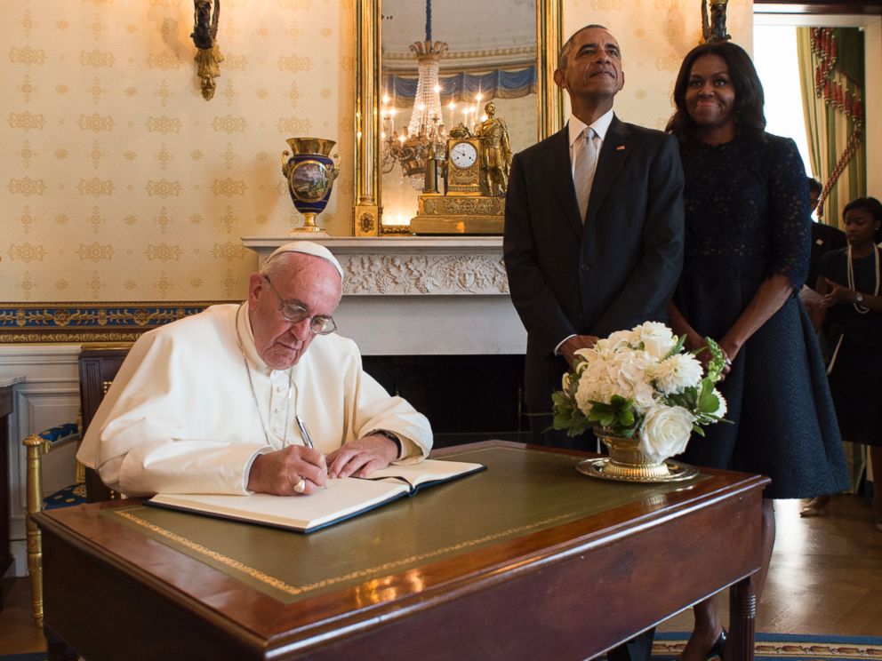 Pope Francis Signs A Book Barack Obama With His Wife Inside The White House