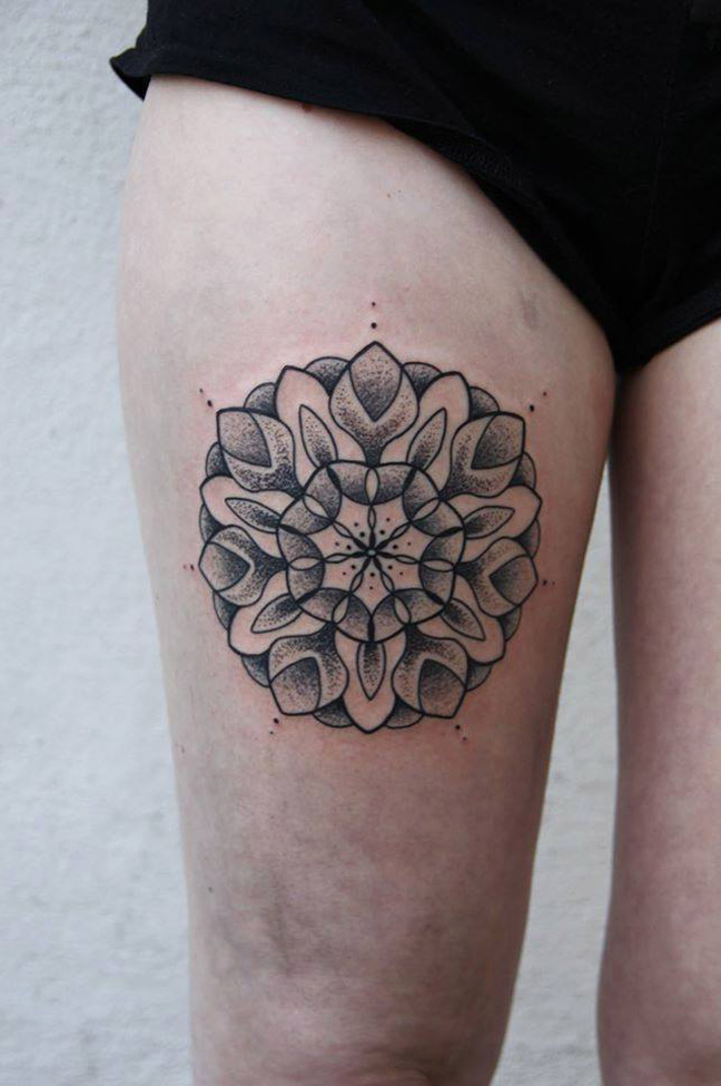 Pretty Mandala Flower Tattoo On Right Thigh