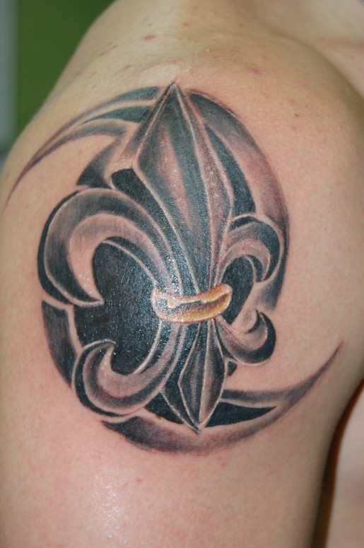 Realistic Black Ink Fleur De Lis Tattoo On Shoulder