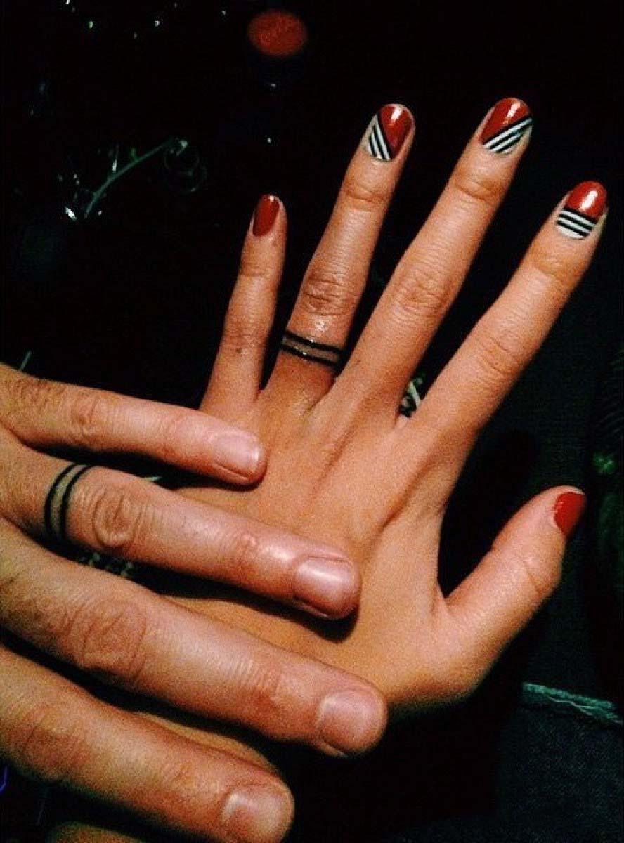 Simple Black Outline Finger Ring Couple Matching Tattoos