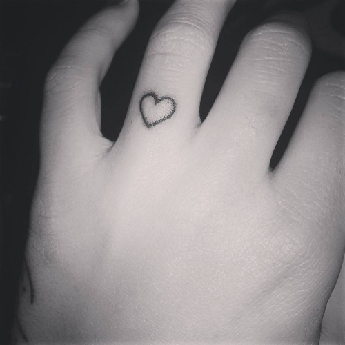 Simple Outline Heart Tattoo On Finger