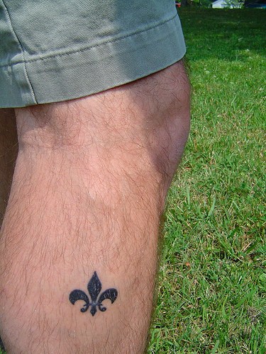 Small Fleur De lis Tattoo On Leg