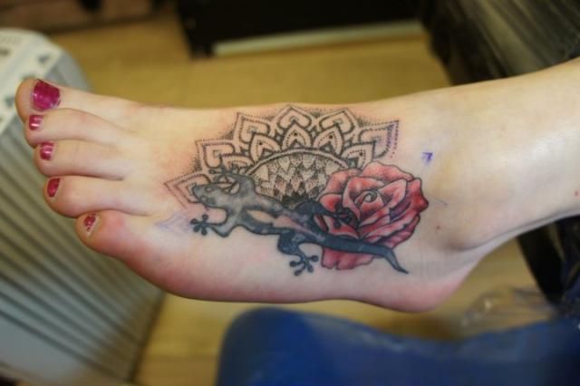Wonderful Rose And Lizard Tattoo On Girl Foot