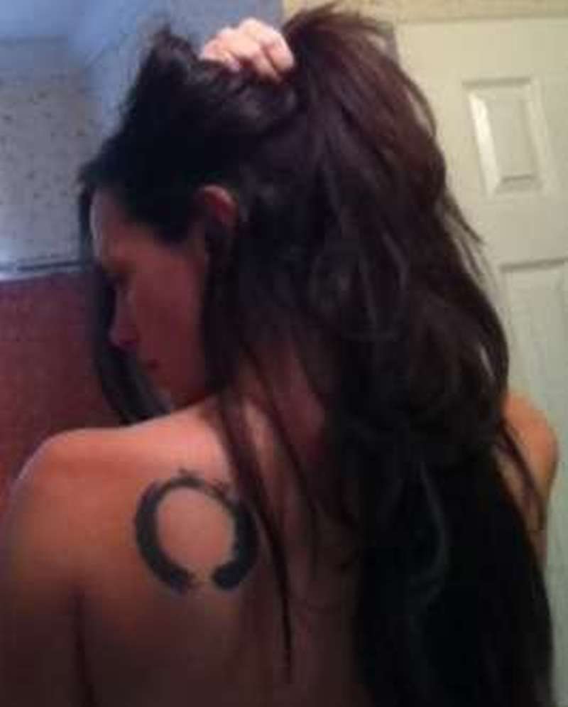 Black Ink Zen Enso Circle Tattoo On Girl Left Back Shoulder