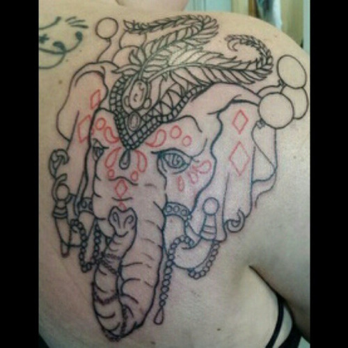 Black Outline Circus Elephant Head Tattoo On Right Back Shoulder