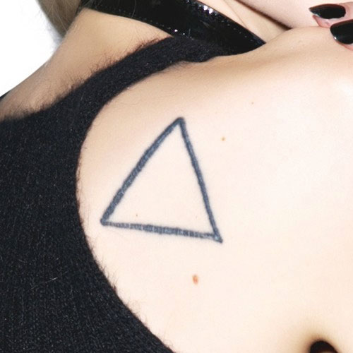 Black Outline Triangle Tattoo On Girl Right Back Shoulder