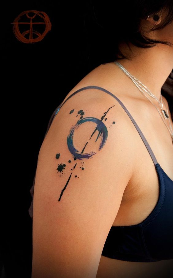Classic Zen Enso Circle Tattoo On Girl Right Shoulder