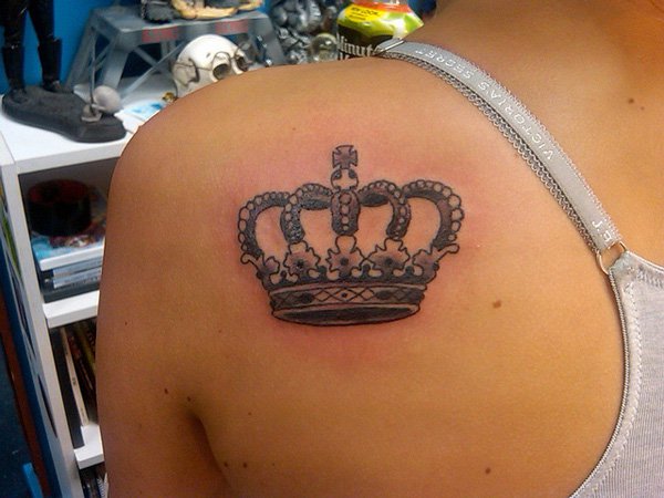 Crown Tattoo On Girl Left Back Shoulder