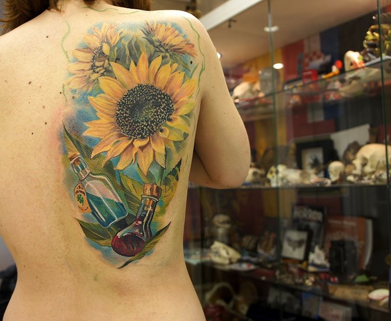 Fantastic Realistic Sunflower Tattoo On Right Back Shoulder