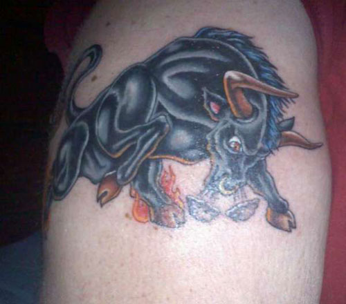 Raging Bull Traditional Tattoo On Right Shoulder
