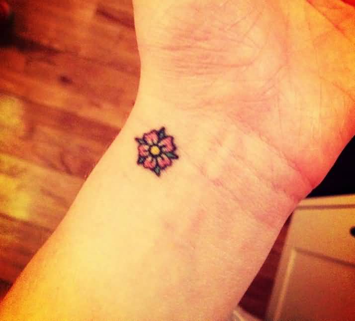25+ Flowers Tattoos On Wrists