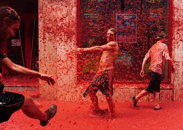 Tomato Fight Between Friends During La Tomatina Celebration