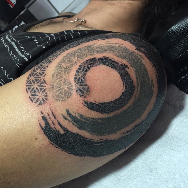 Unique Zen Enso Circle Tattoo On Left Shoulder