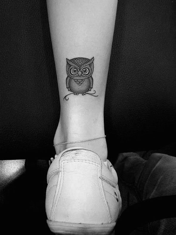 Black And Grey Owl Tattoo On Leg
