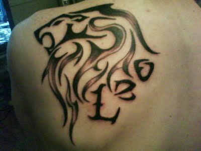Black Ink Tribal Leo Zodiac Sign Tattoo On Left Back Shoulder