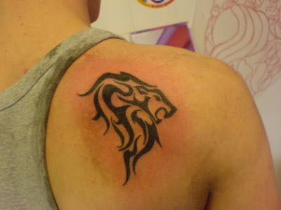 Black Tribal Leo Zodiac Sign Tattoo On Right Back Shoulder