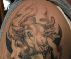 Classic Black Ink Taurus Zodiac Sign Tattoo On Right Shoulder