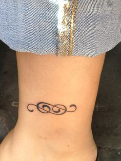 Classic Cancer Zodiac Sign Tattoo Design For Leg